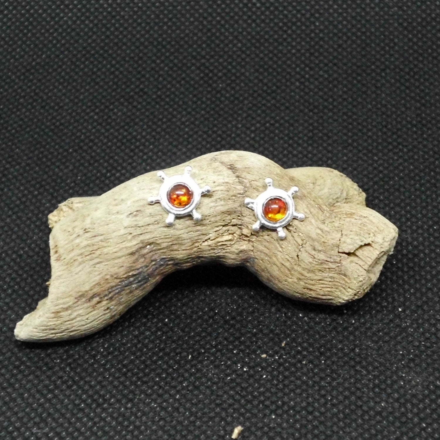 Edle Ohrstecker Steuerrad mit kognacfarbenem Bernstein