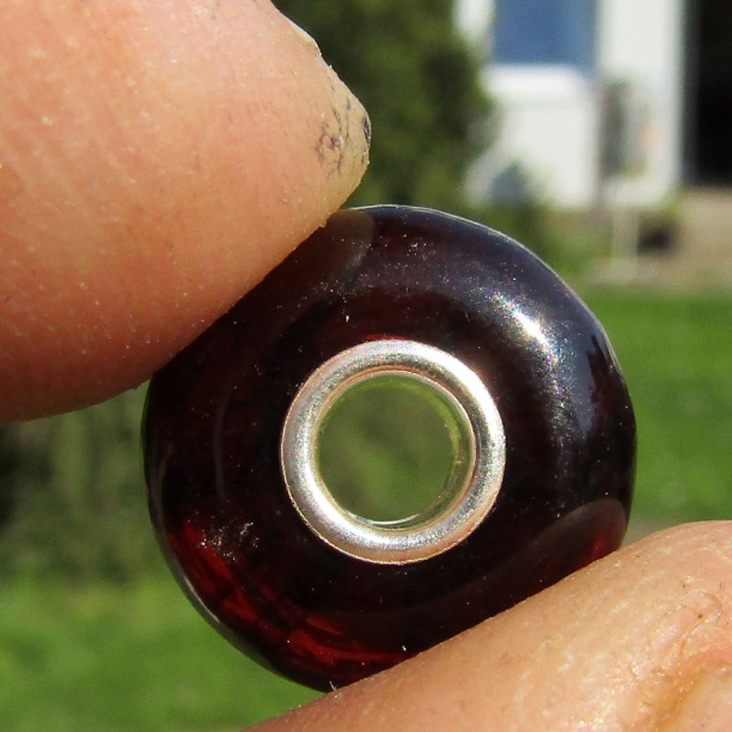 Bead aus kirschrotem Bernstein mit Einschlüssen für Pandora