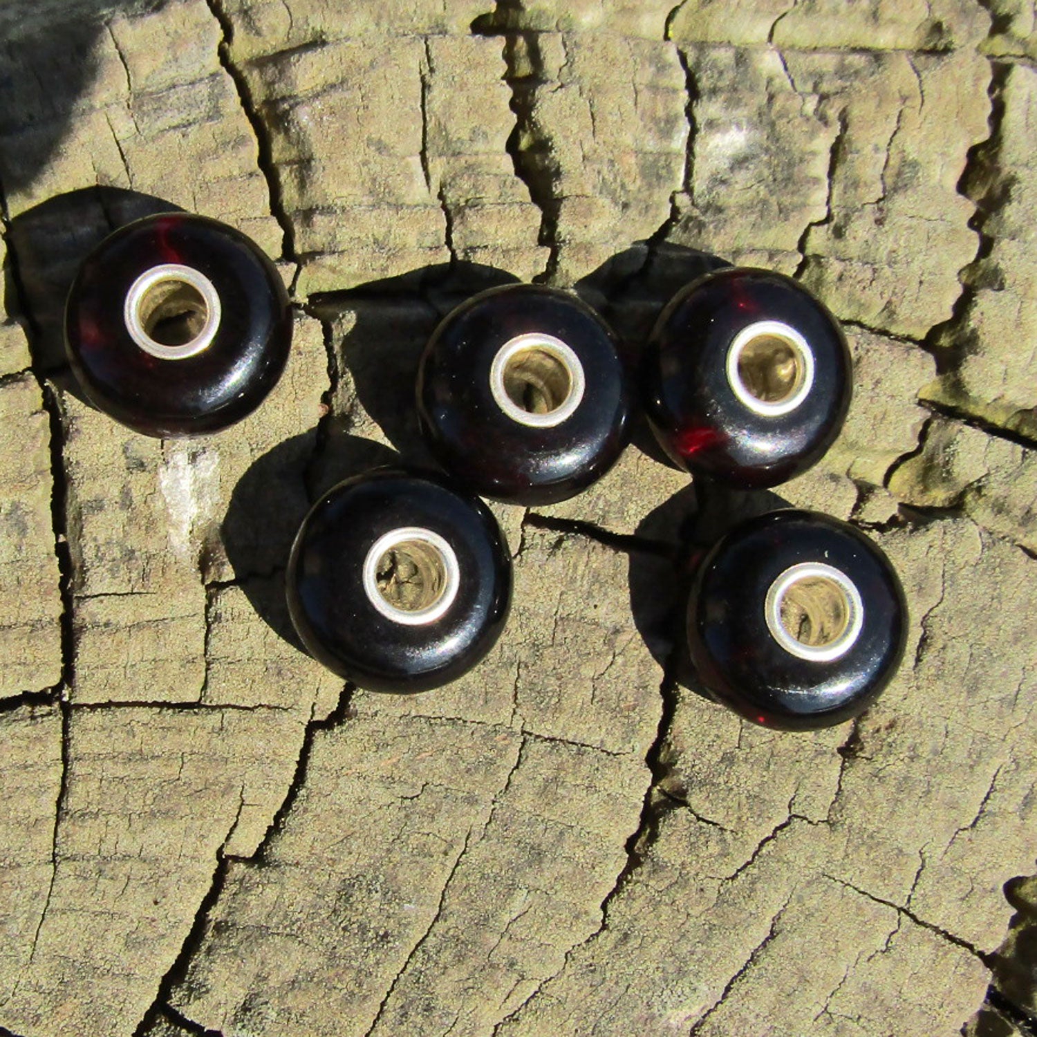 Bead aus kirschrotem Bernstein mit Einschlüssen für Pandora