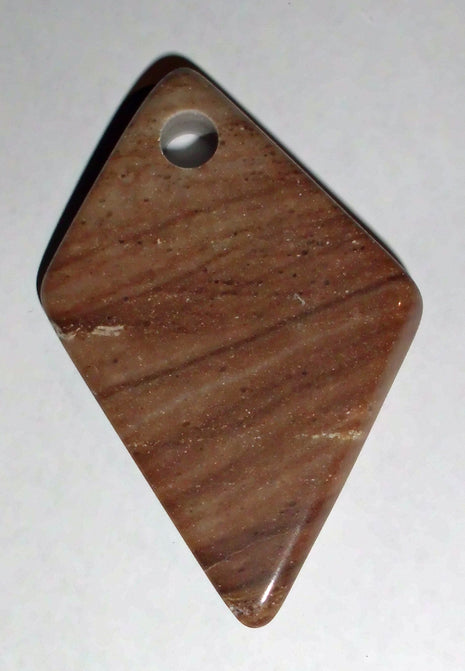 Naturbelassener Sandstein an Lederband, Einzelstück