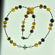 Collier mit unpolierten Bernsteinperlen und Seeglas