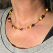 Collier mit unpolierten Bernsteinperlen und Seeglas