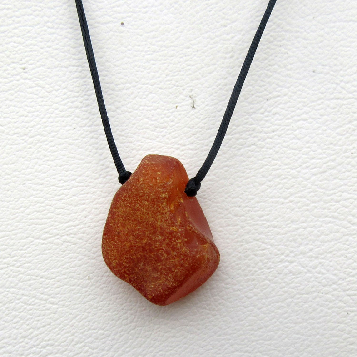 Seidencollier mit unpoliertem Bernstein in Kognac