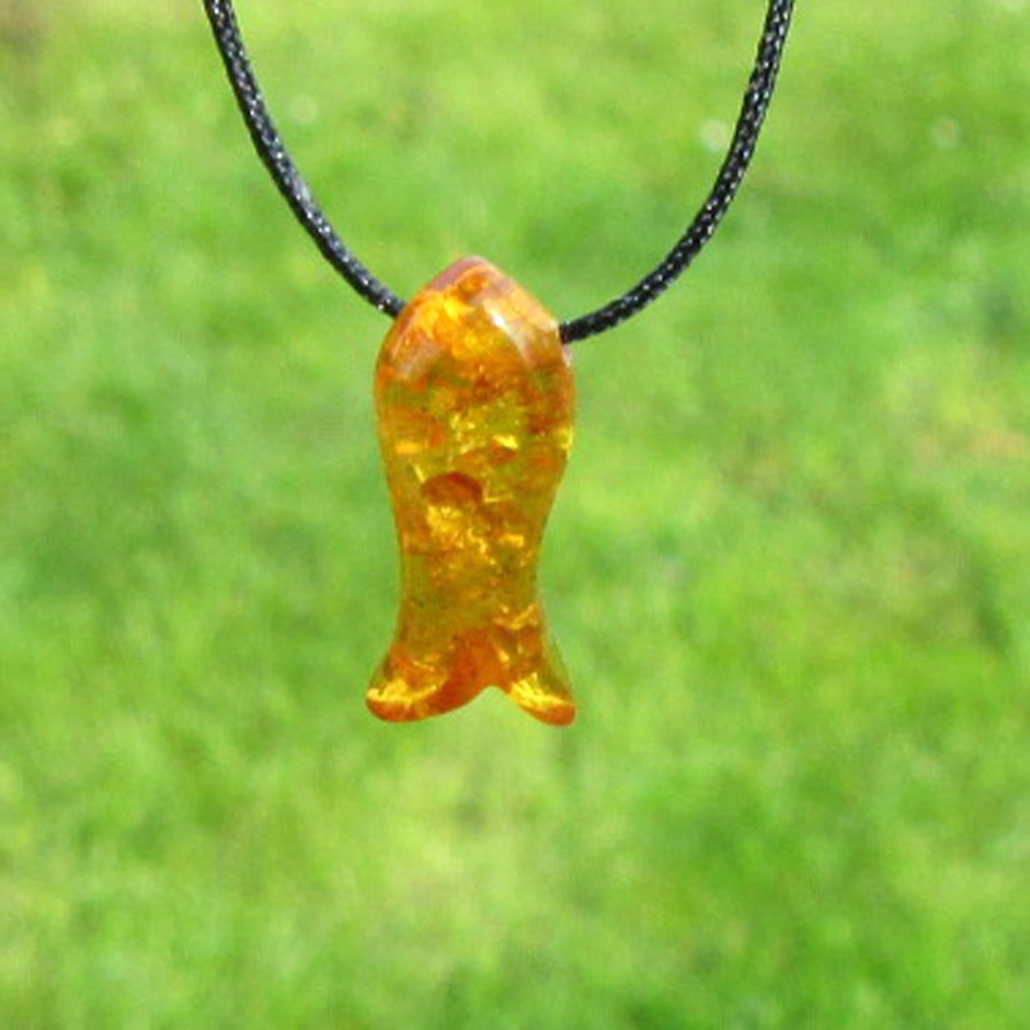 Einzelstück: Polierter Bernsteinfisch mit Seidenband
