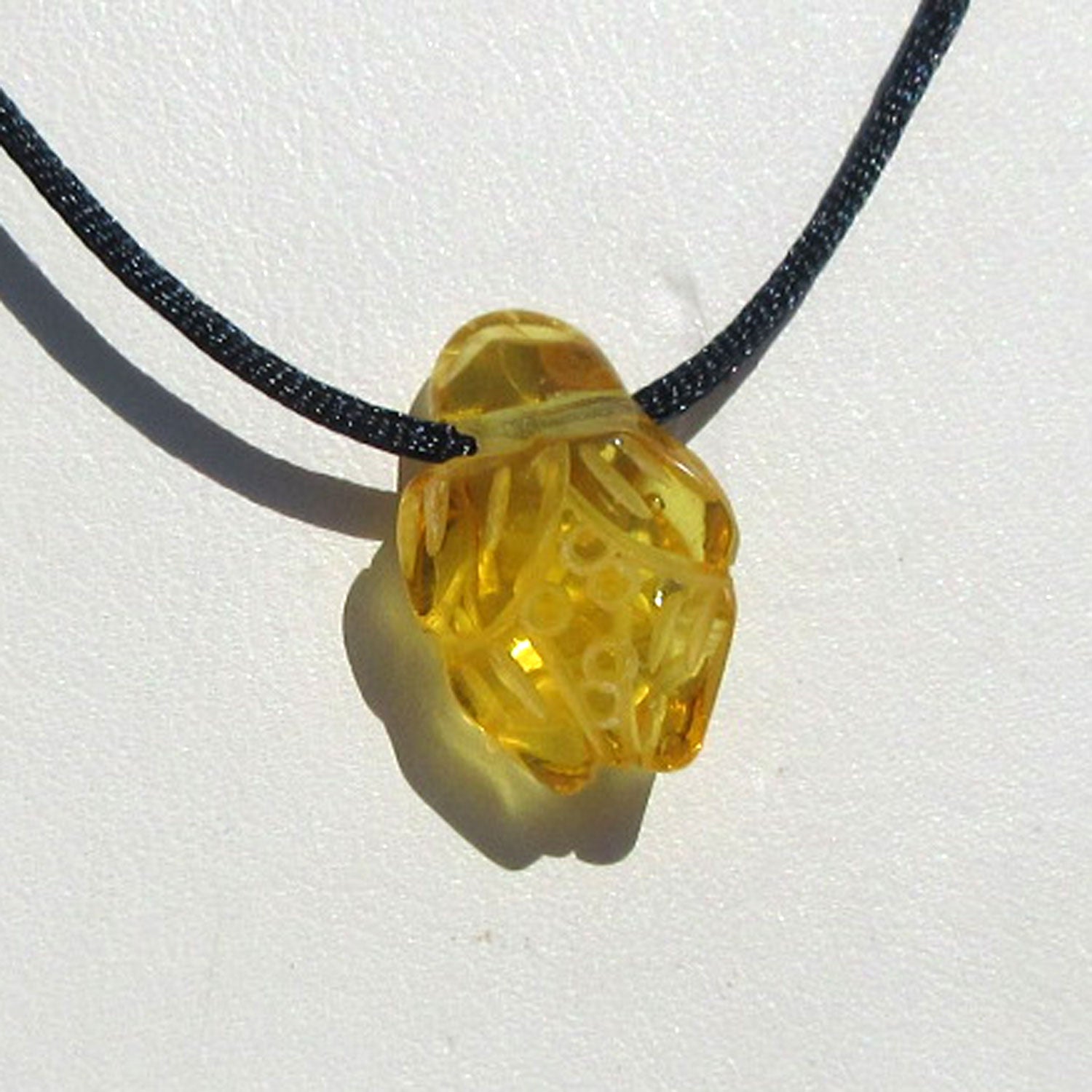 Seidencollier mit Frosch aus Bernstein, Unikat