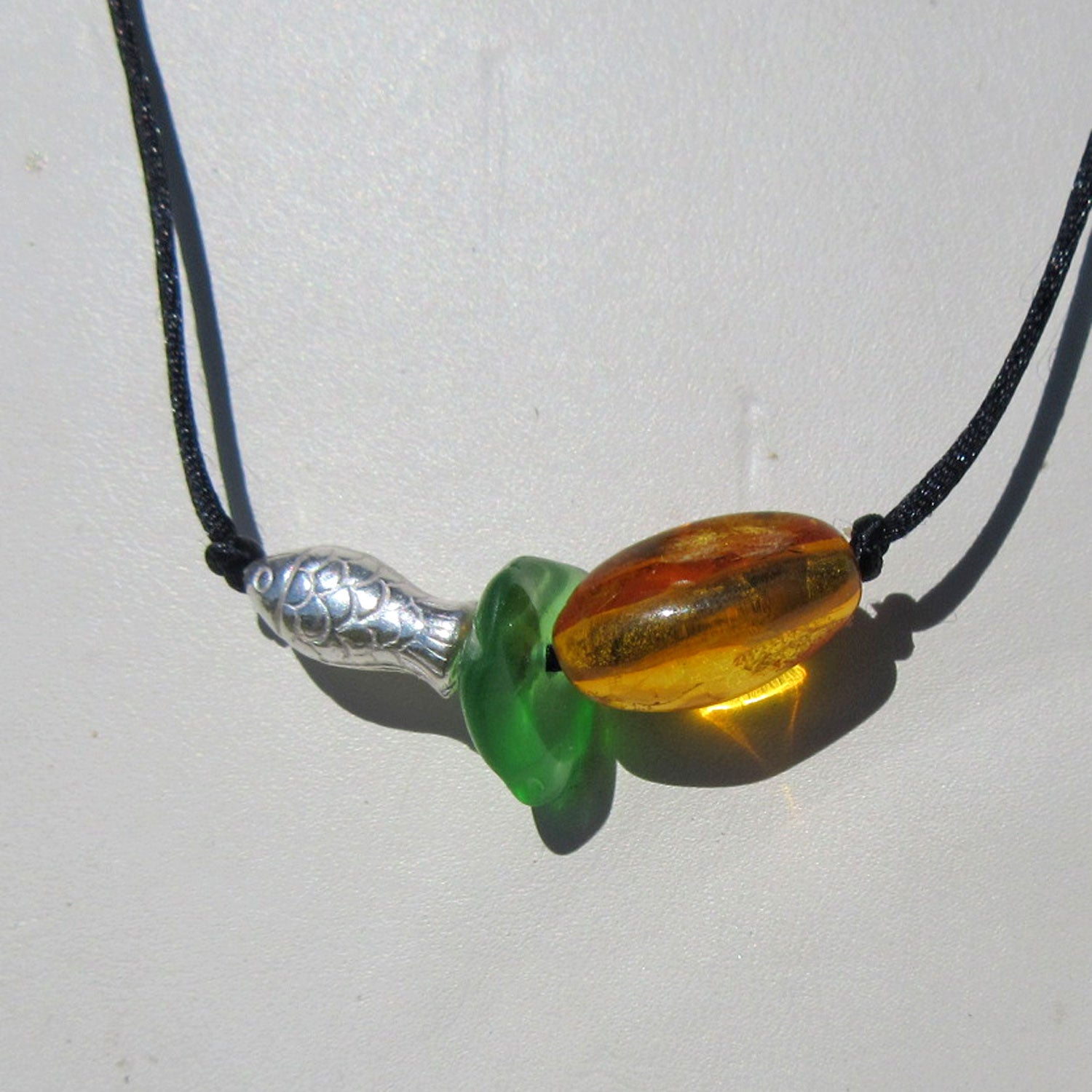 Schicke Kette aus Bernstein und Seeglas, Unikat