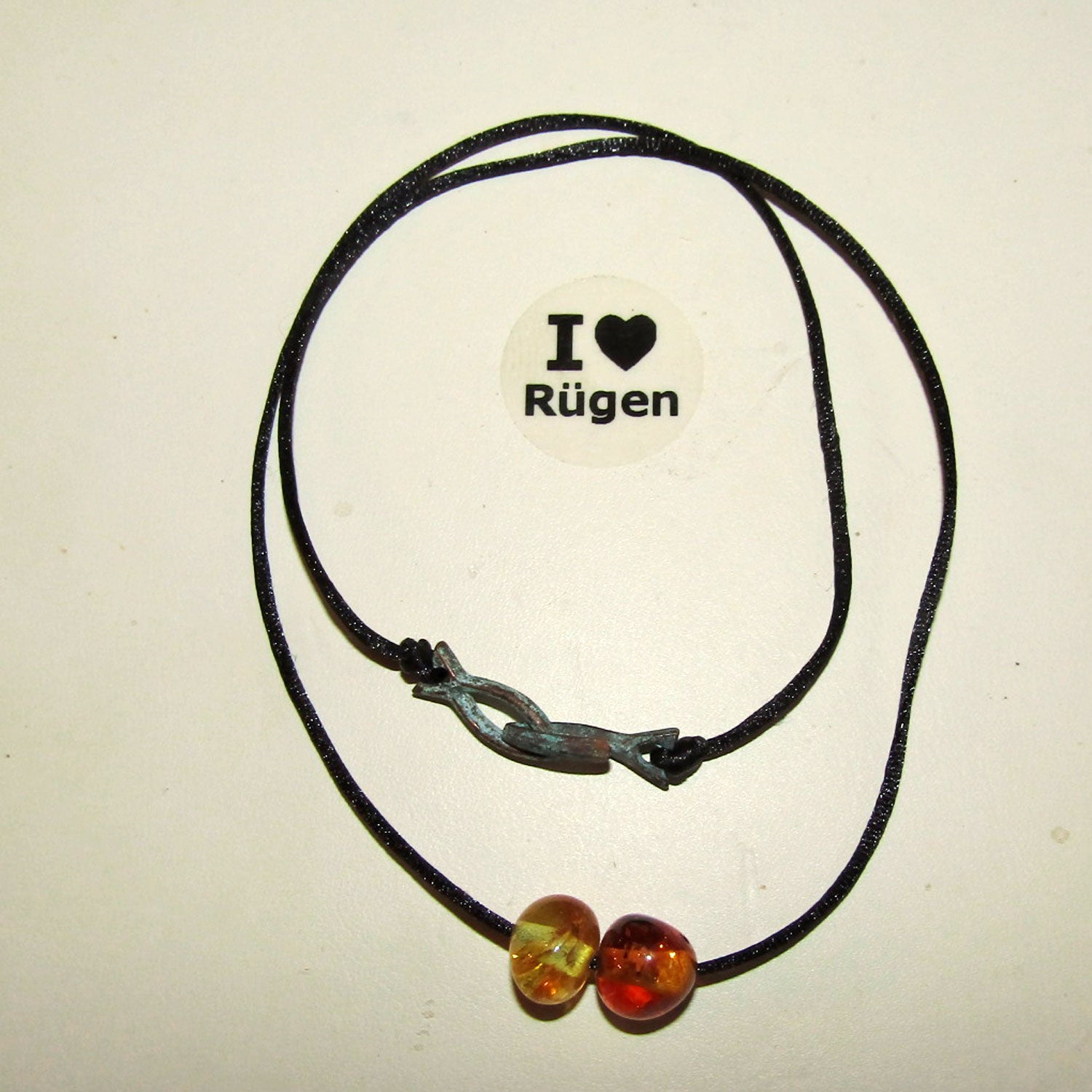 Bernsteinperlen mit Kupferfisch am Baumwollcollier