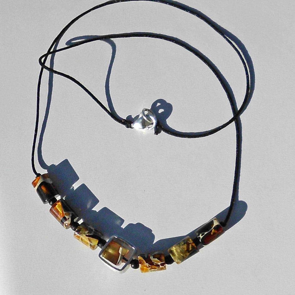 Edles Collier aus Mosaikbernstein und 925er Silber