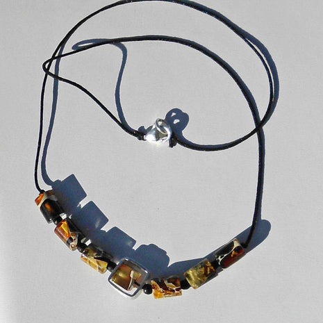 Edles Collier aus Mosaikbernstein und 925er Silber