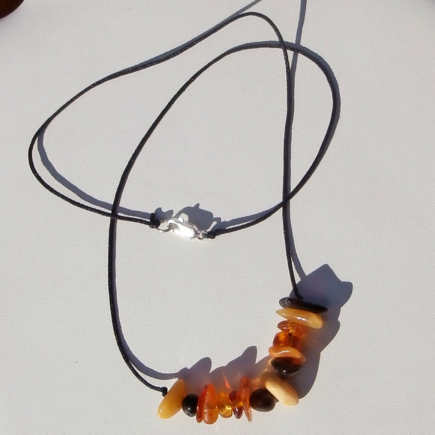 Collier aus poliertem Bernstein – Einzigartig und zeitlos