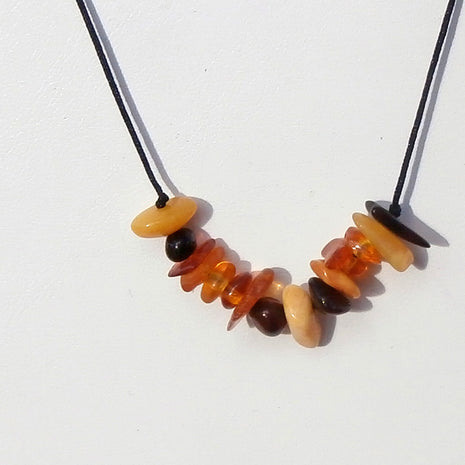 Collier aus poliertem Bernstein – Einzigartig und zeitlos