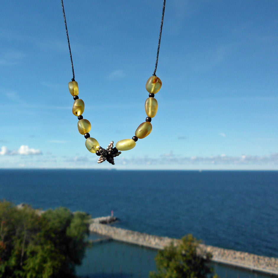 Collier mit Seestern aus Silber 925 und Bernsteinperlen