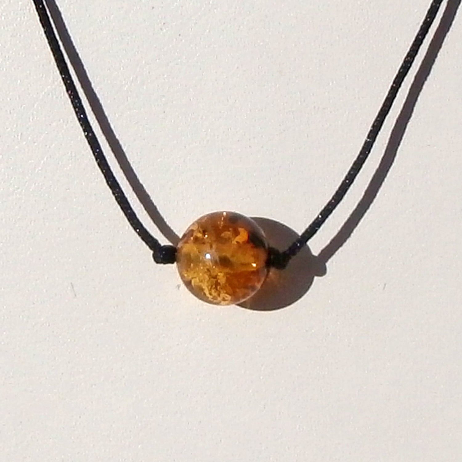 Collier mit einzigartiger Bernsteinperle und Silber
