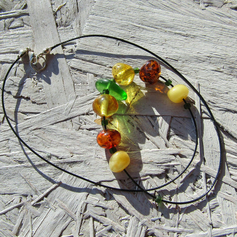Seidencollier mit Bernsteinperlen und Seeglas, Unikat