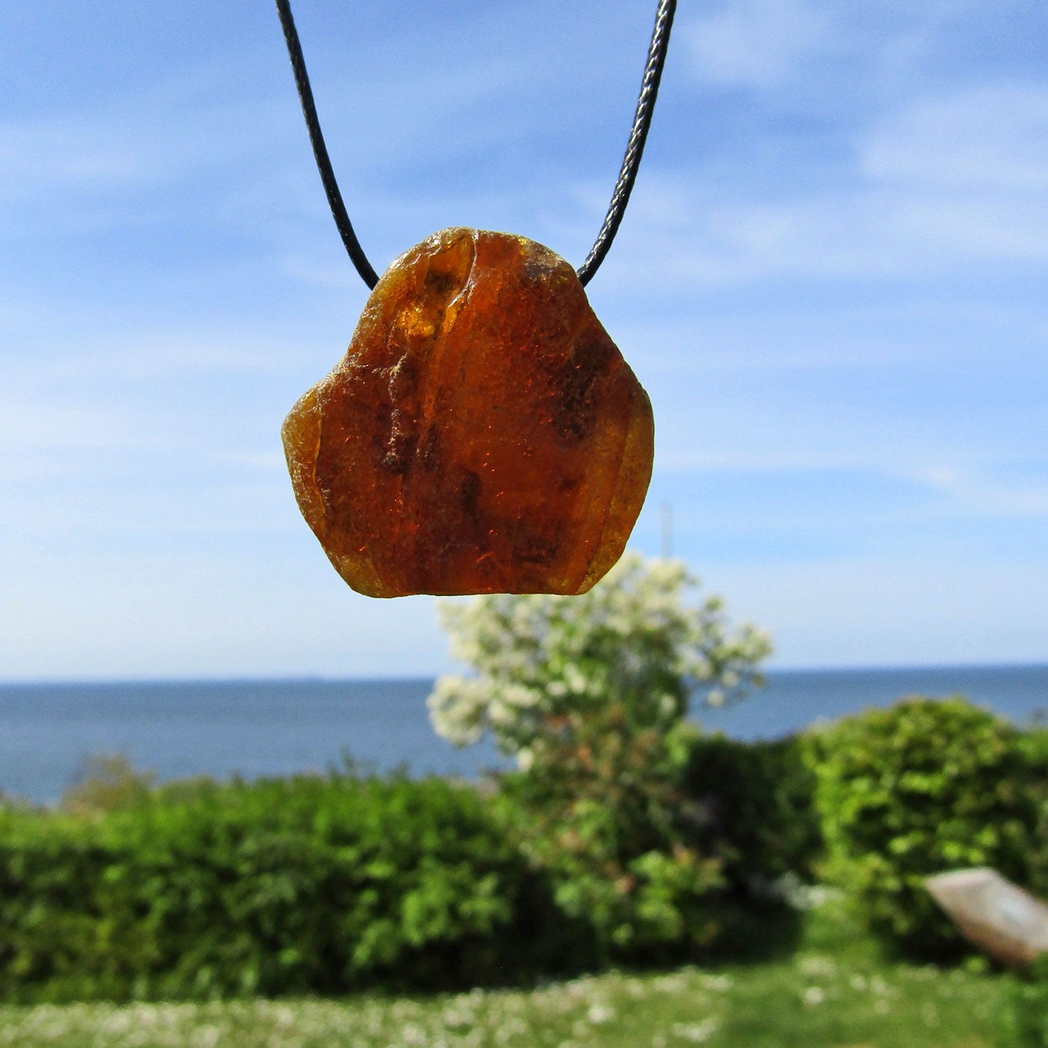 Seidenwollcollier mit kognacfarbenem Bernstein, Unikat