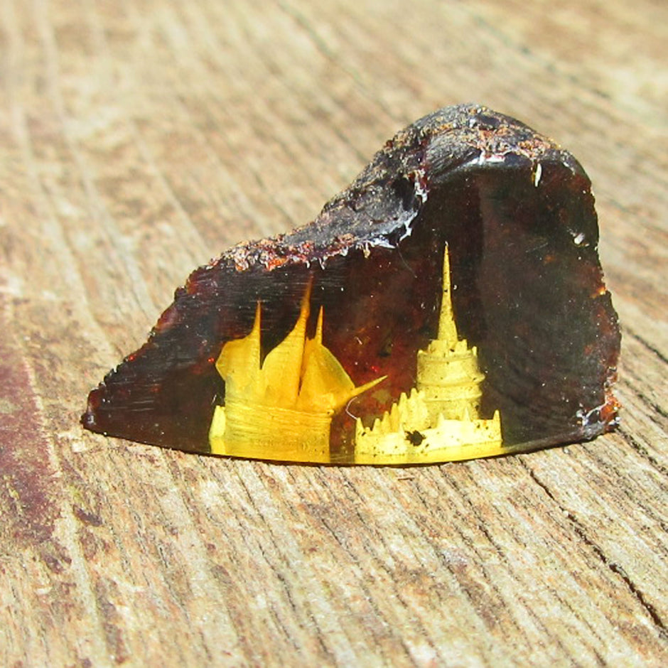 Bernstein-Unikat mit Segelschiff und Burg, 3D-Schliff