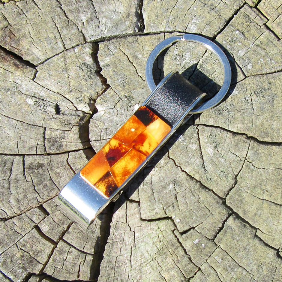 Edler Schlüsselanhänger mit Bernsteinintarsien mit Kapselheber