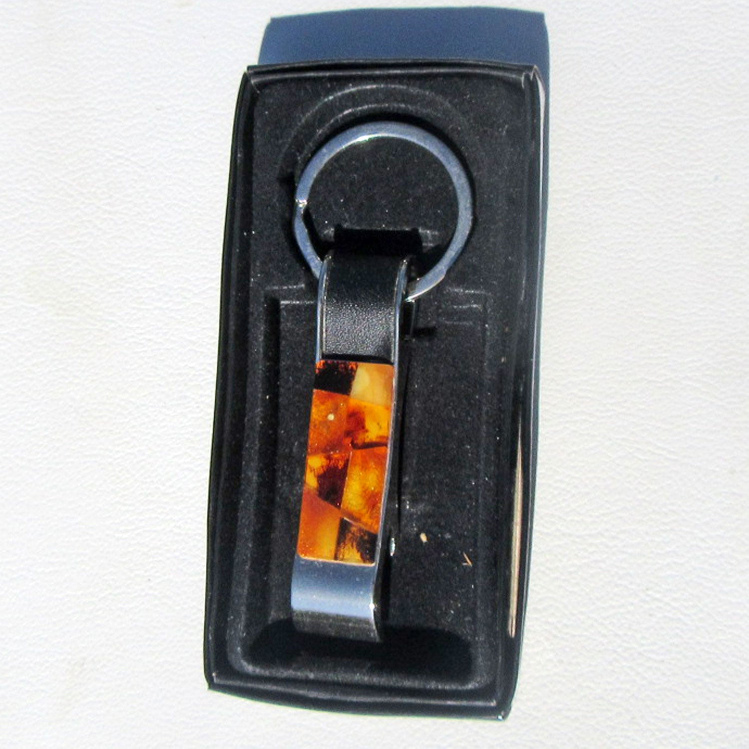 Edler Schlüsselanhänger mit Bernsteinintarsien mit Kapselheber