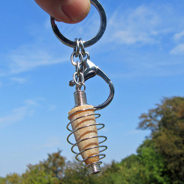 Schlüsselanhänger Donnerkeil (Belemnit) in einer Spirale