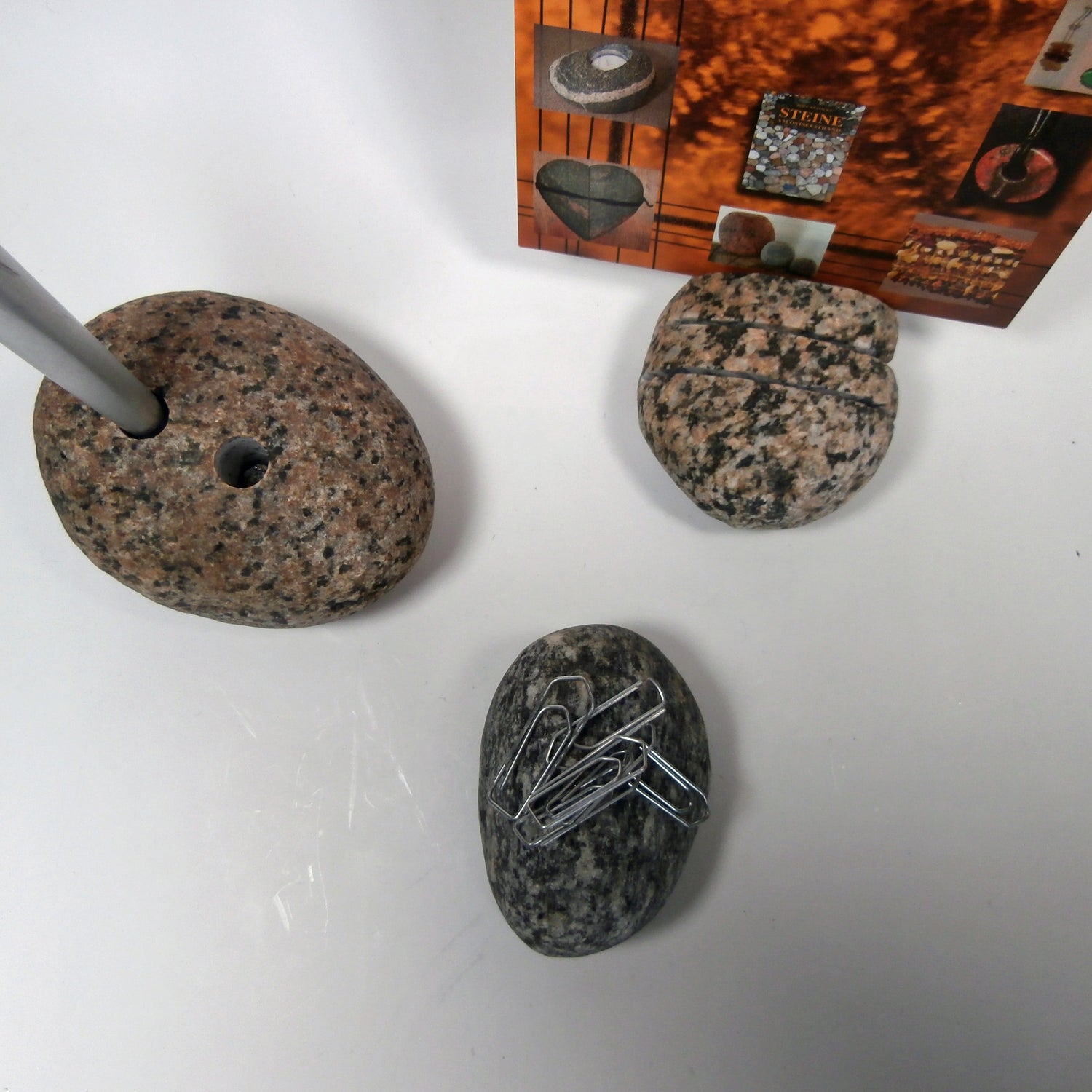 Schreibtisch-Set aus Kieselsteinen von der Ostseeküste