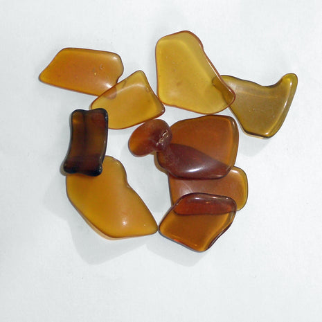 10 Stücken braunes Seeglas poliert