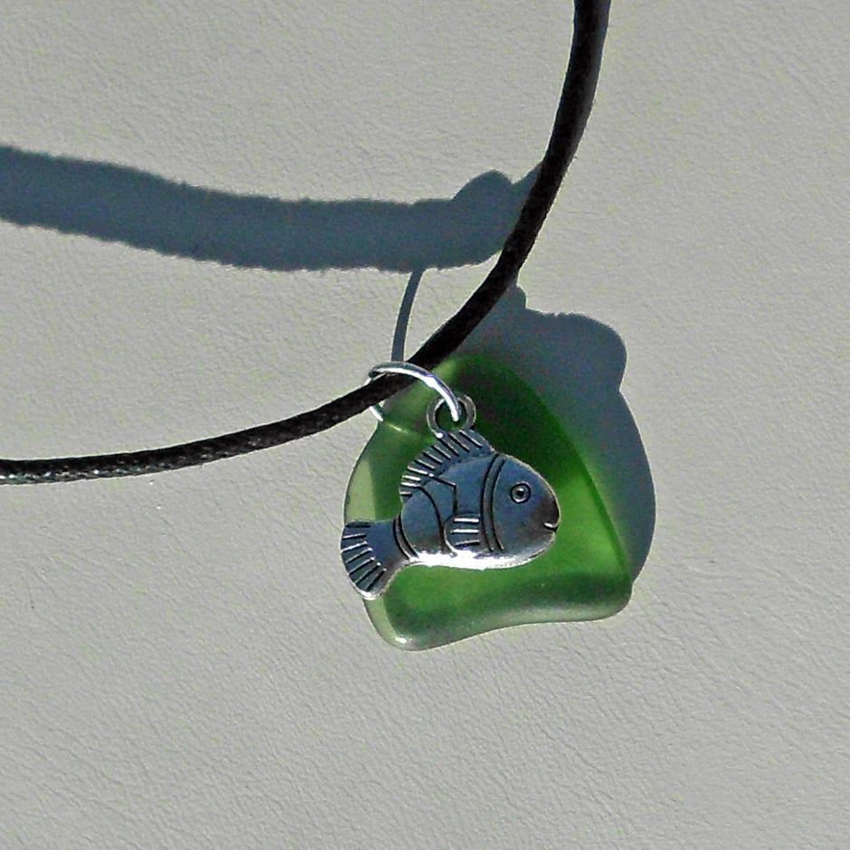 Seeglas-Anhänger Fisch in verschiedenen Grüntönen