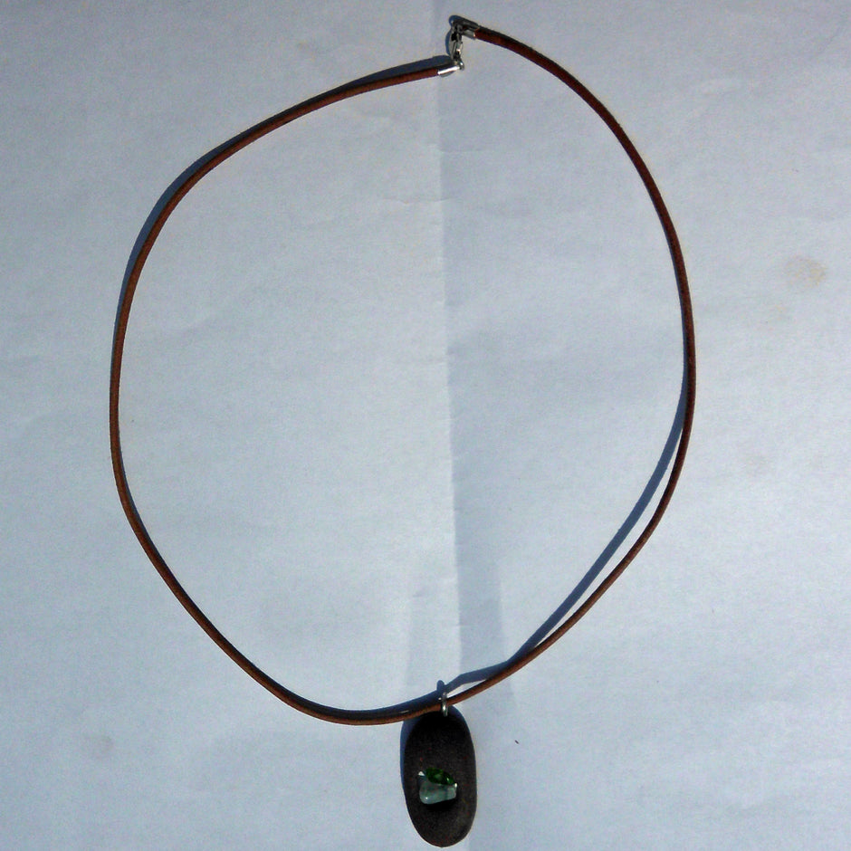 Collier mit Seeglas und Kieselstein von der Ostsee-Insel