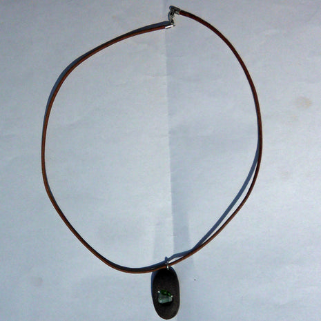 Collier mit Seeglas und Kieselstein von der Ostsee-Insel