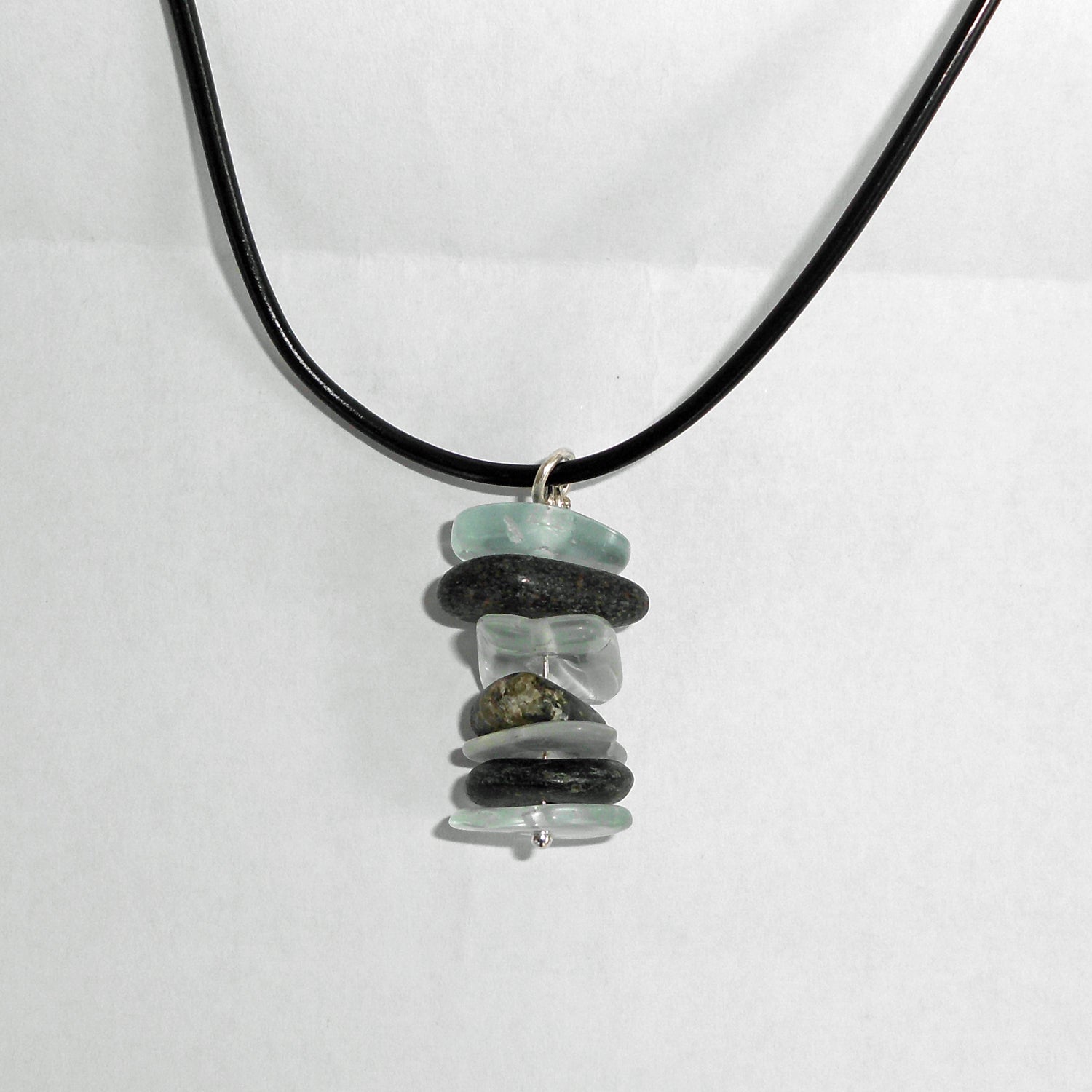 Einzelstück Anhänger aus Seeglas und Kieseln, maritim