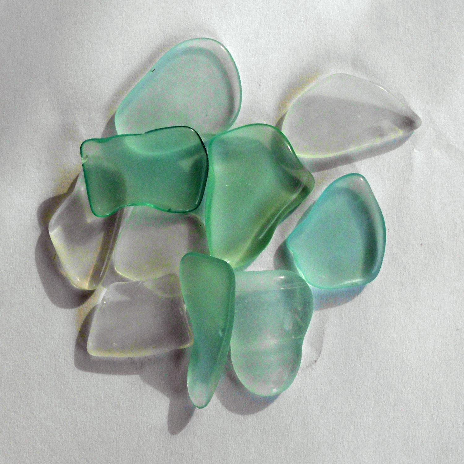 10 Stücken weisses Seeglas poliert