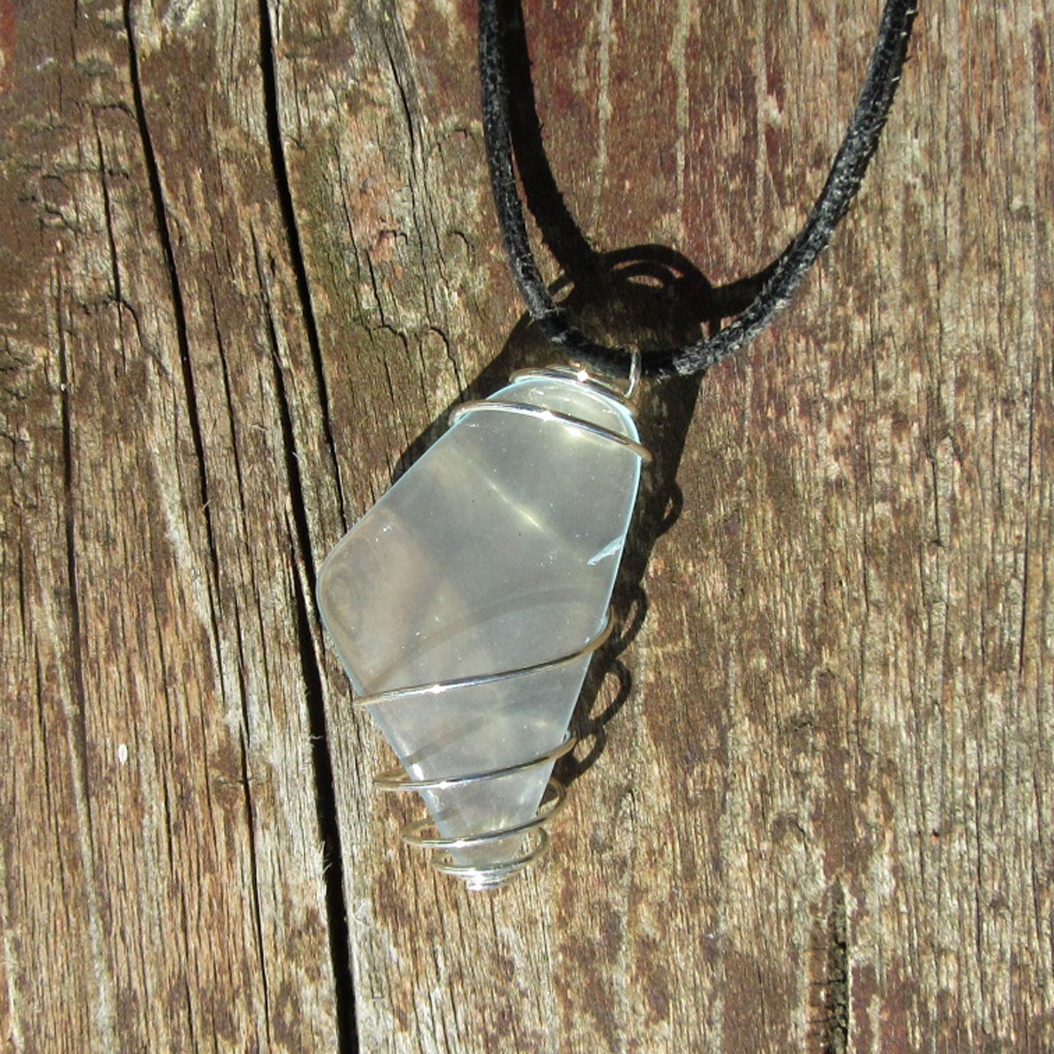 Spiralanhänger aus Seeglas in Weiß und Türkis