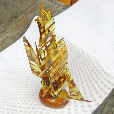 Grosses, einmaliges Bernsteinsegelschiff - UNIKAT