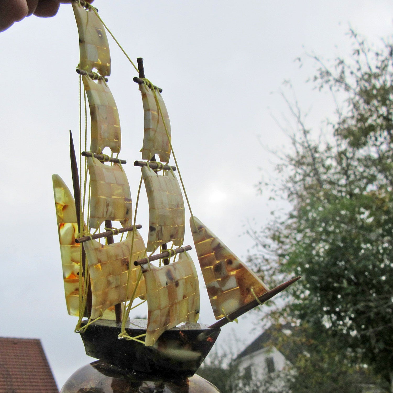 Bernsteinsegelschiff, groß und einmalig