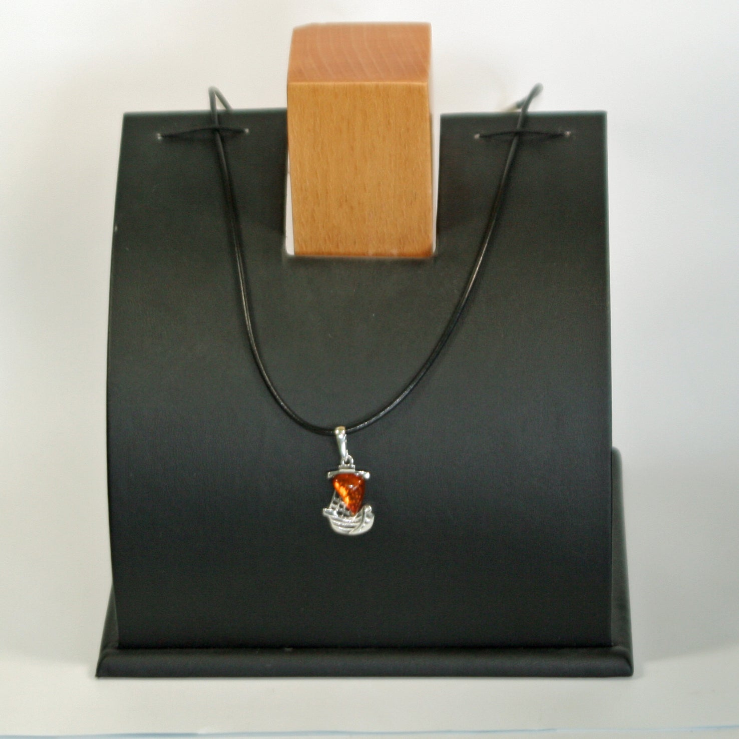 Silberanhänger Segelboot mit Bernstein, Unikat