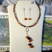 Elegantes Bernsteinset: Drahtcollier und Ohrhänger