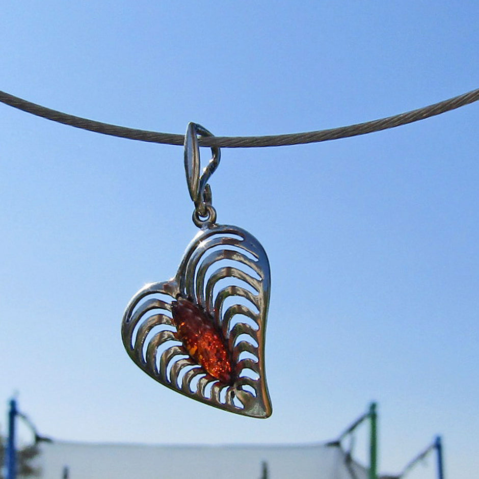 Edles Silberherz mit Bernstein – Einzigartiges Unikat