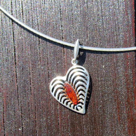 Edles Silberherz mit Bernstein – Einzigartiges Unikat