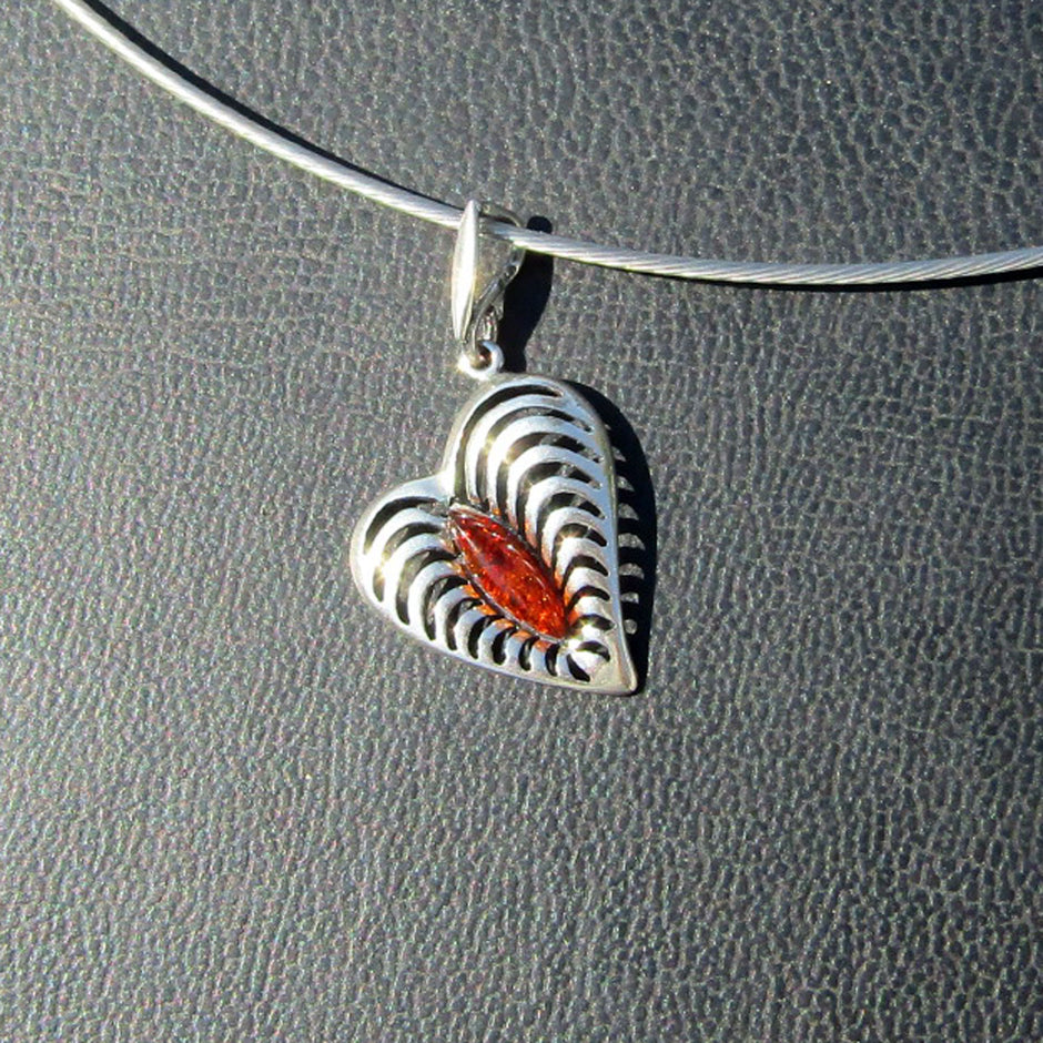 Edles Silberherz mit Bernstein – Einzigartiges Unikat