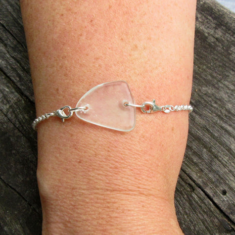 Unikat Armband aus weißem Seeglas an Silberkette