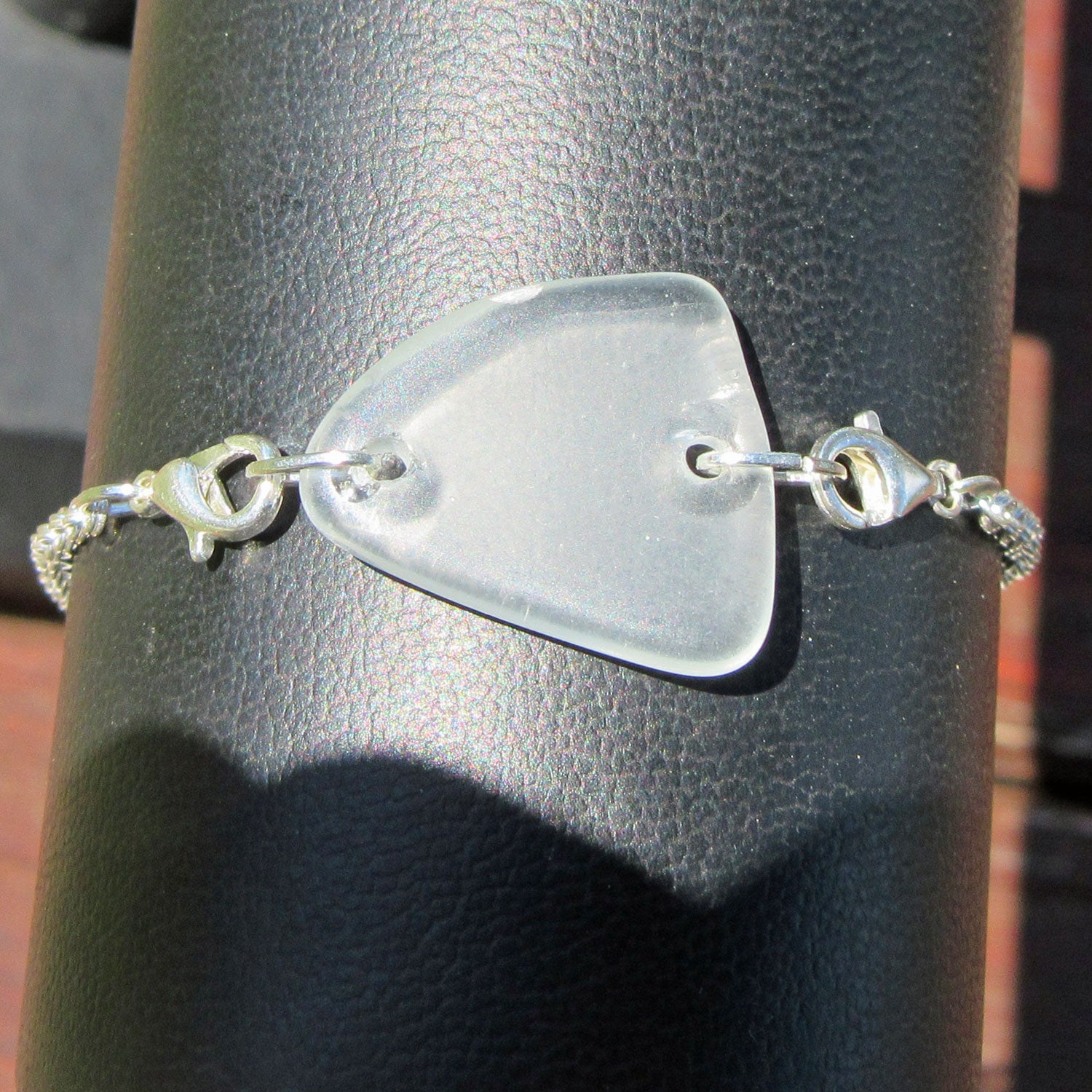 Unikat Armband aus weißem Seeglas an Silberkette