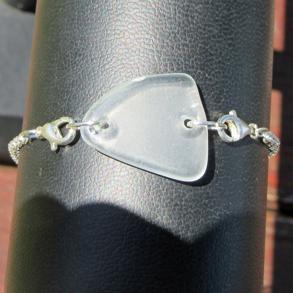 Unikat Armband aus weißem Seeglas an Silberkette