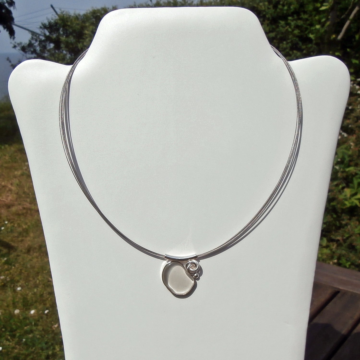 Poliertes Seeglas von Rügen, Silberfassung, Unikat