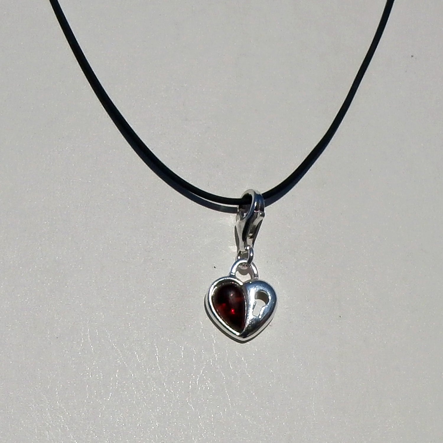 Kleines Herz aus Silber mit Bernstein und Schlüsselloch