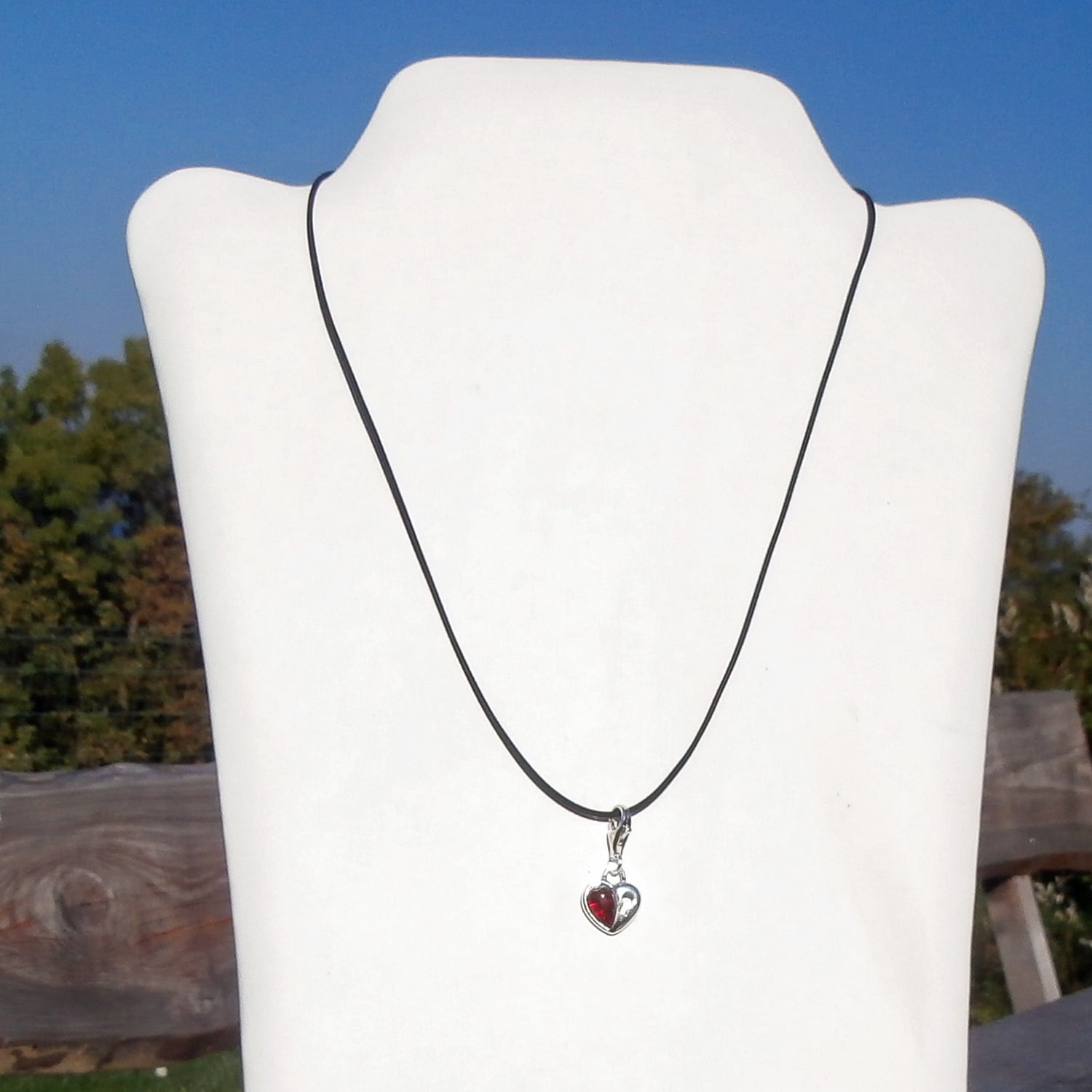 Kleines Herz aus Silber mit Bernstein und Schlüsselloch