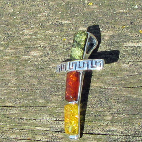Einzigartiges Kreuz aus Bernstein und Silber, 16 mm
