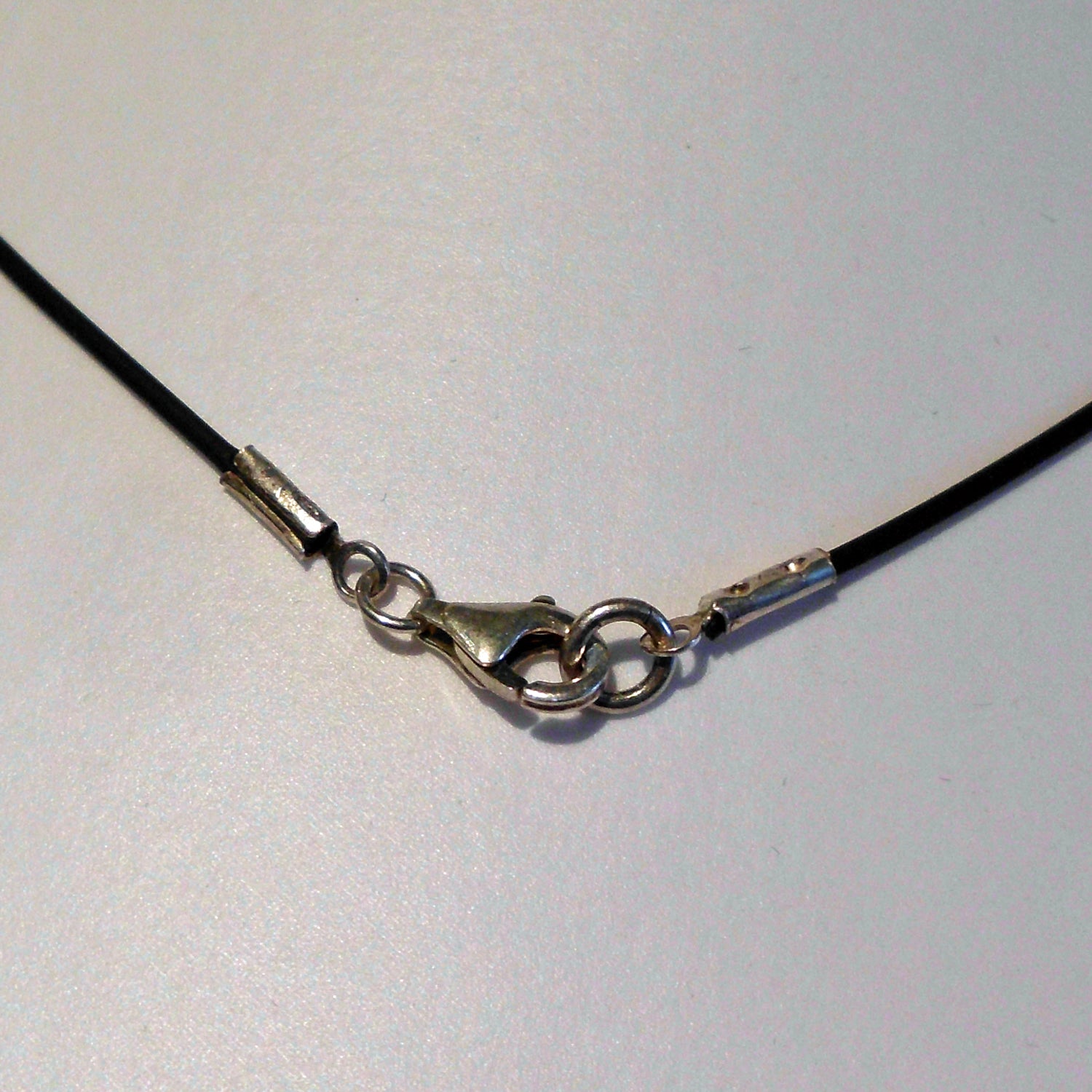 Feuersteinperle in Silberscheibe, Unikat von Rügen