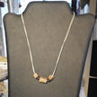 Collier aus Sisal mit 3 Quadern aus braunem Sandstein