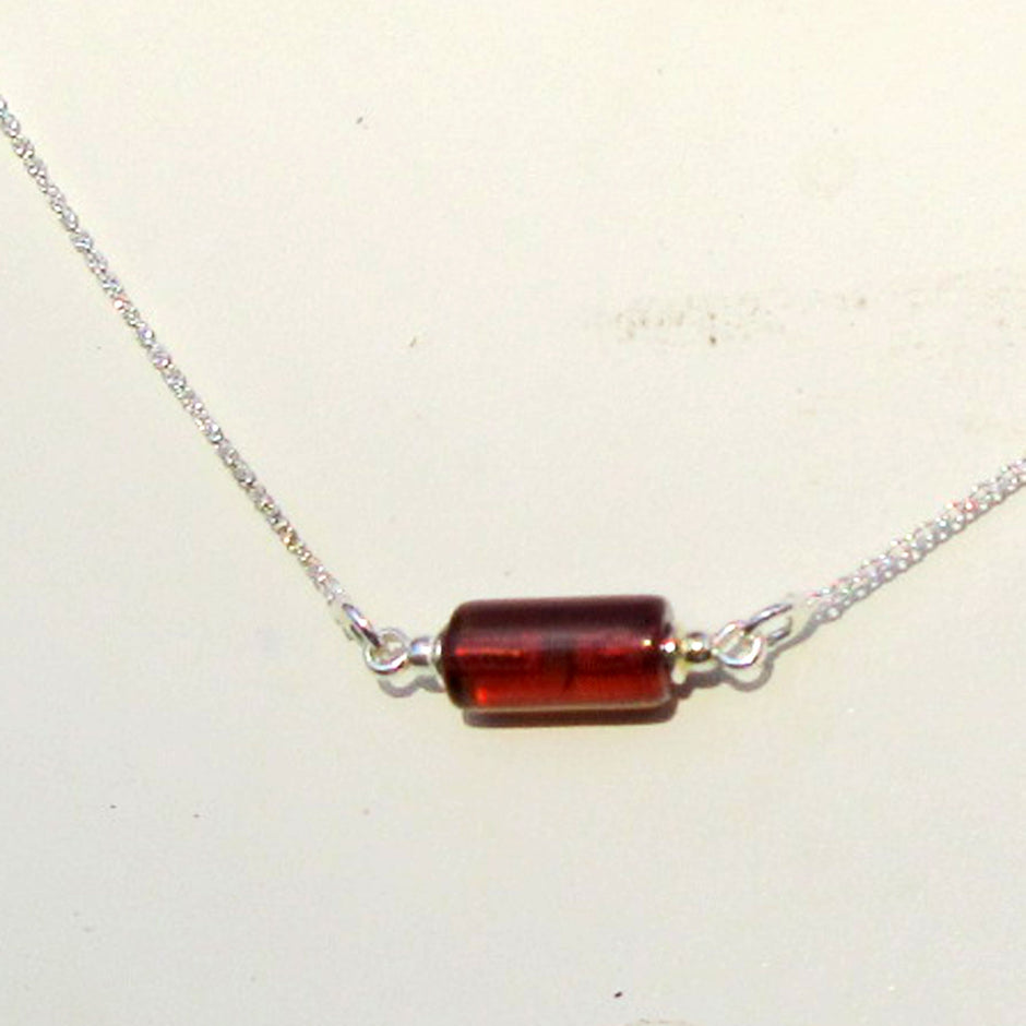 Feine Silberkette mit Bernsteinwalze – Unikat von der Ostsee