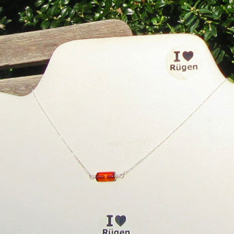 Feine Silberkette mit Bernsteinwalze – Unikat von der Ostsee