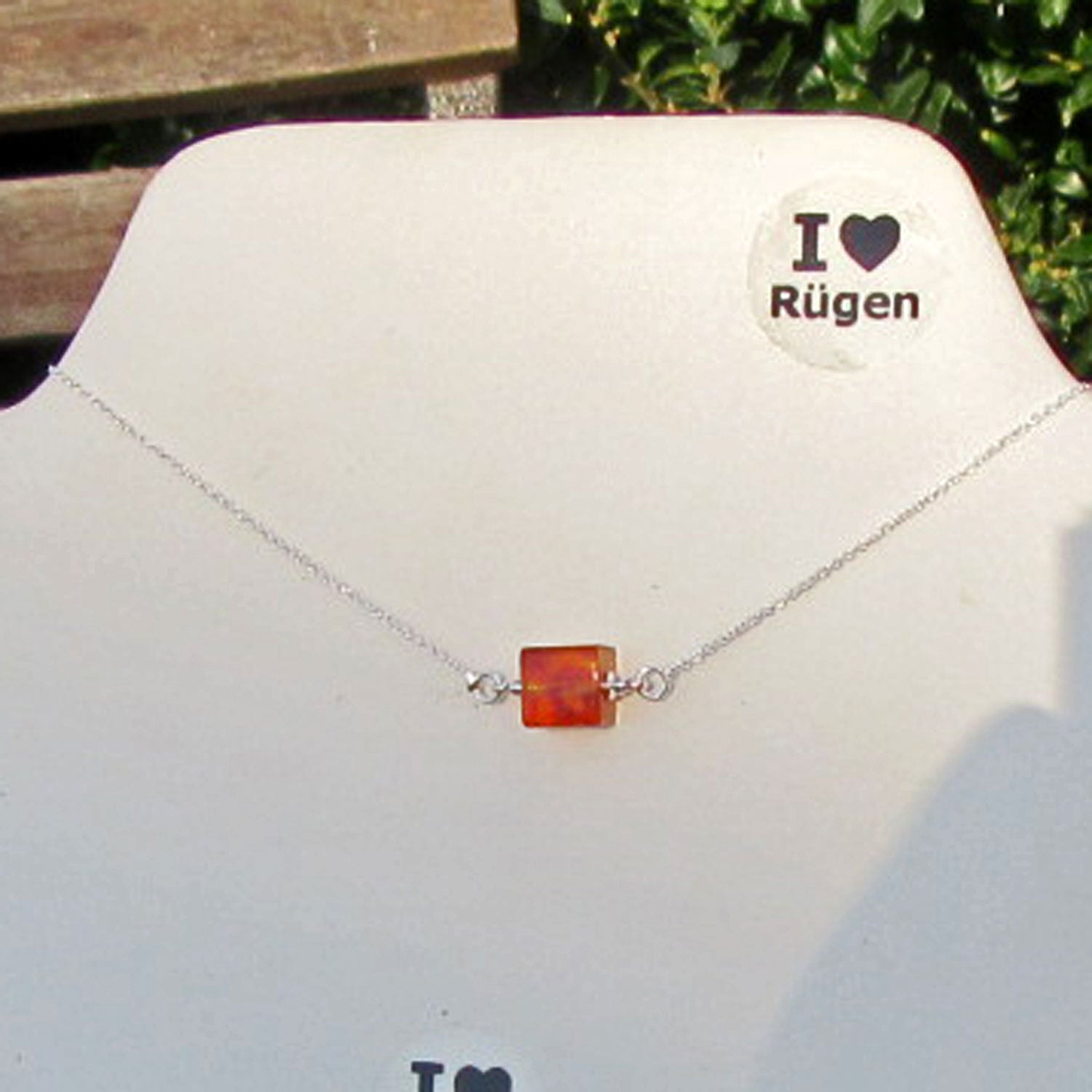 Feine Silberkette mit Bernsteinwürfer von Rügen